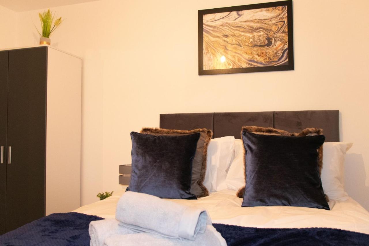 Livestay-Modern Apartment Minutes Away From Heathrow Slough Exterior photo