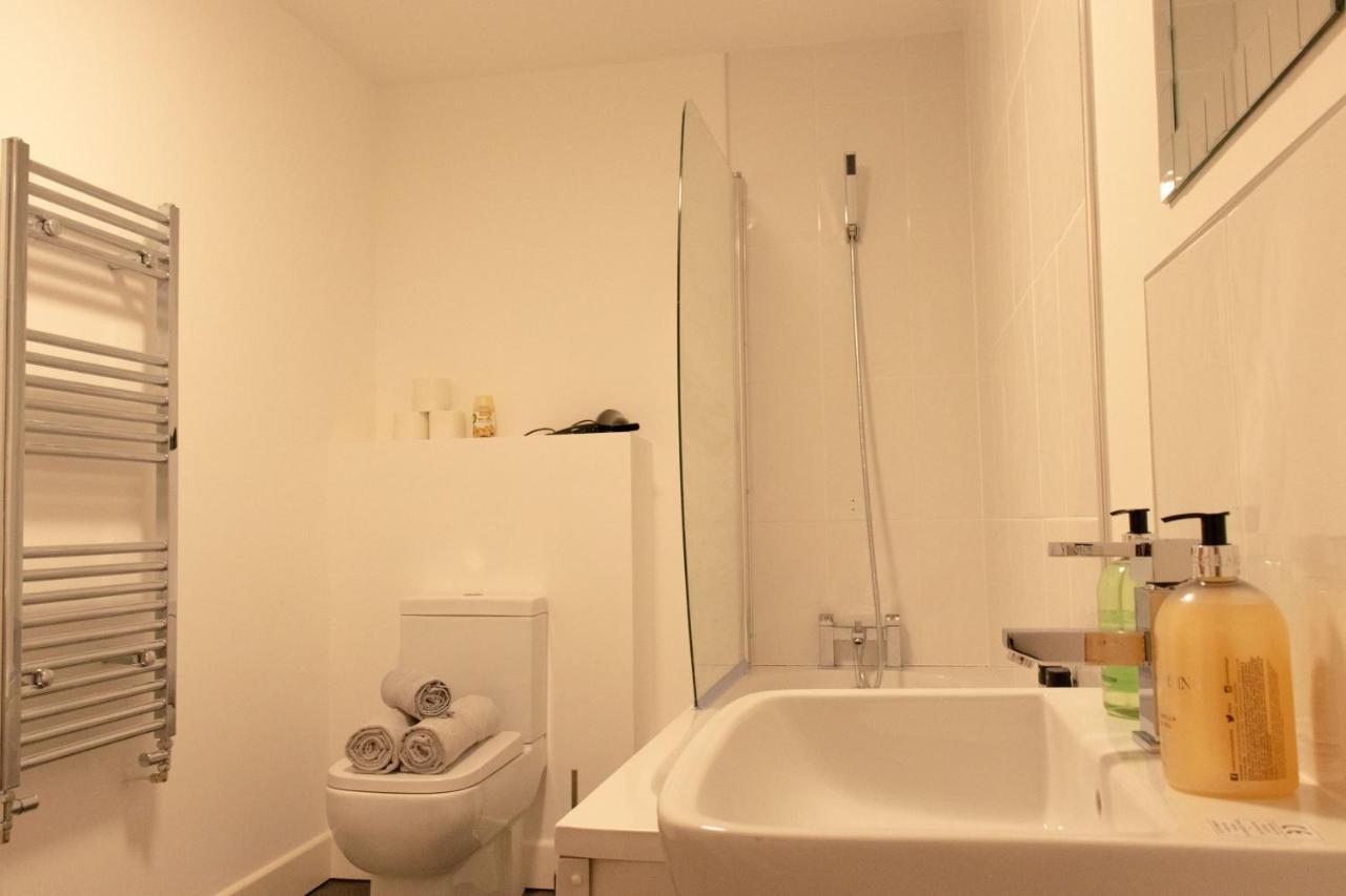 Livestay-Modern Apartment Minutes Away From Heathrow Slough Exterior photo